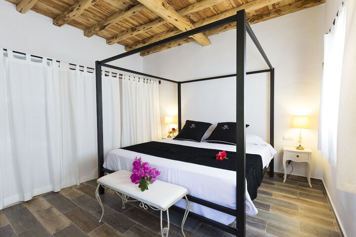Room 4 of 80