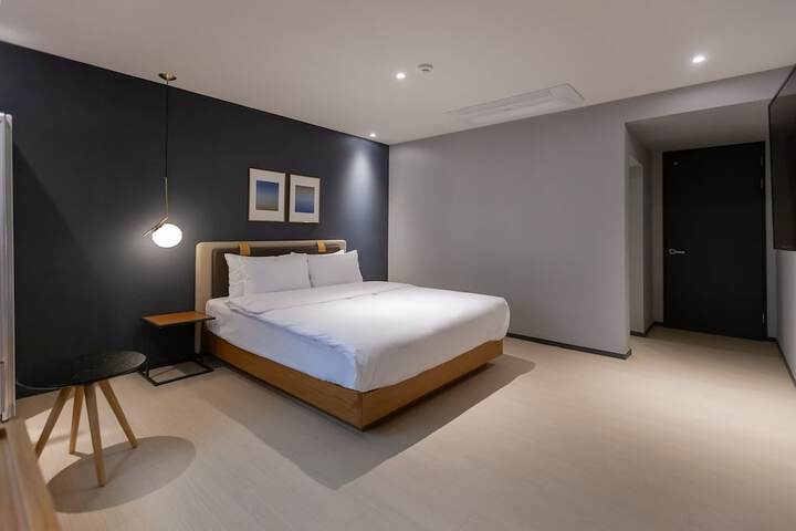 Room 18 of 33