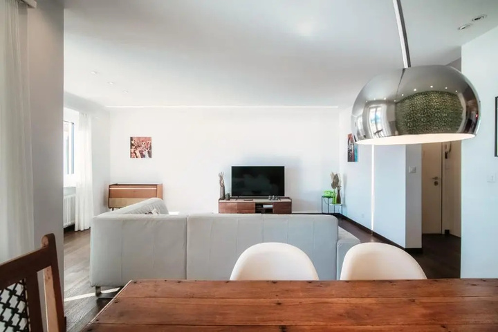 Room 2 of 16