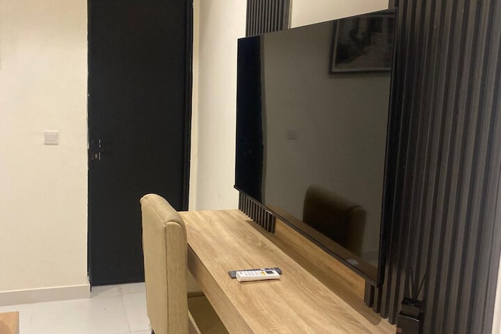Room 10 of 12