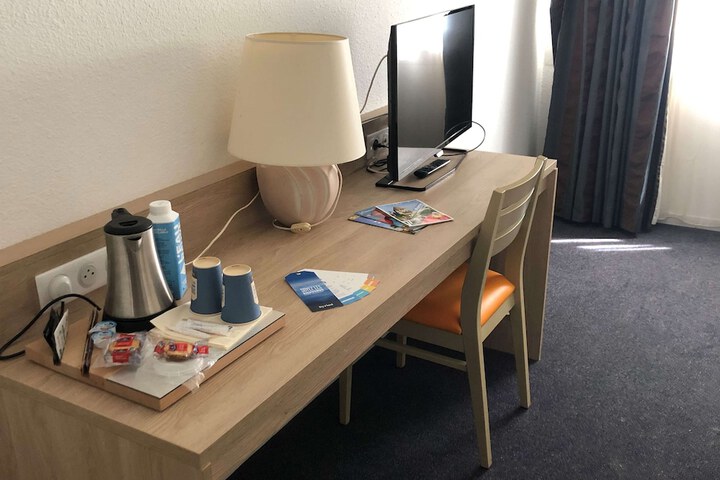 Room 27 of 53