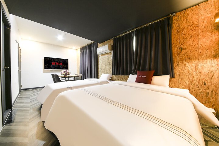 Room 8 of 29