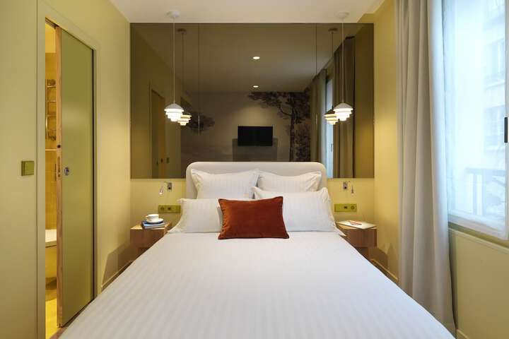 Room 12 of 28