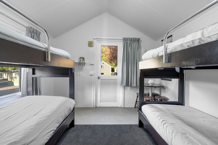Room 5 of 146