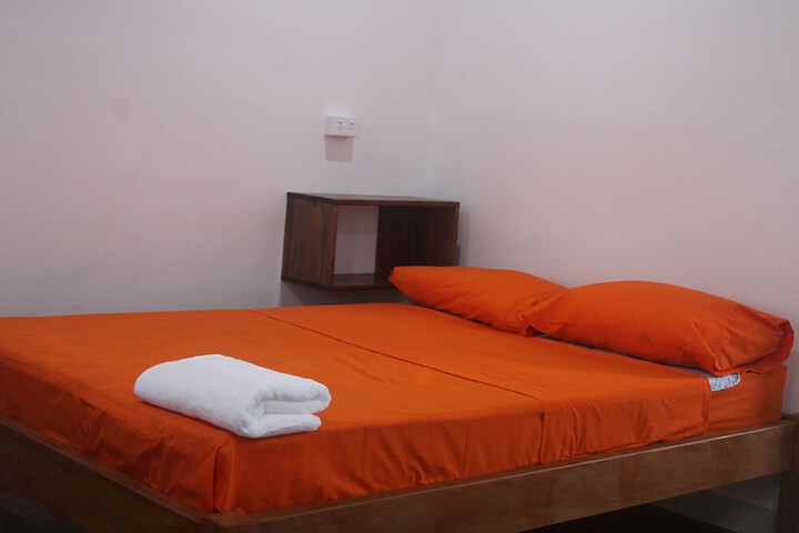 Room 6 of 50