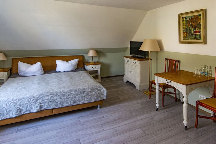Room 27 of 105