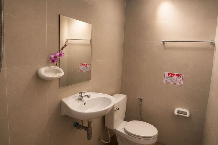 Room 33 of 46