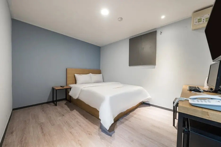 Room 2 of 17