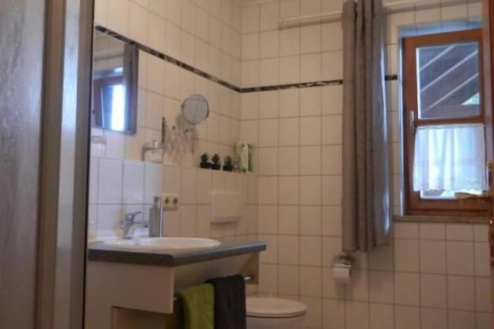Room 16 of 33