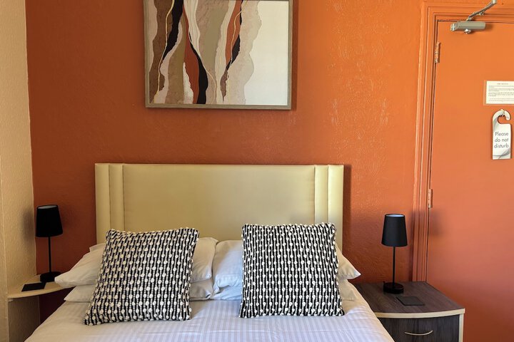 Room 33 of 94