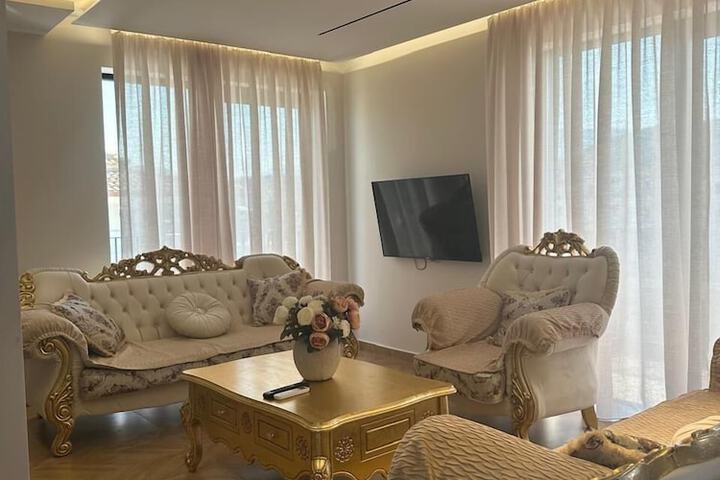 Room 2 of 65