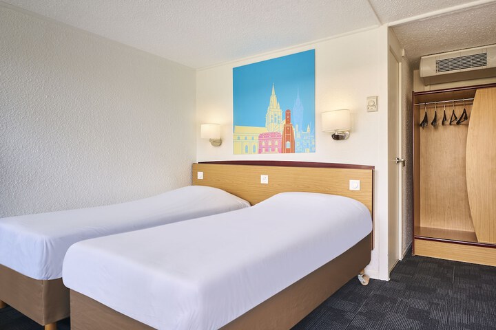 Room 5 of 31