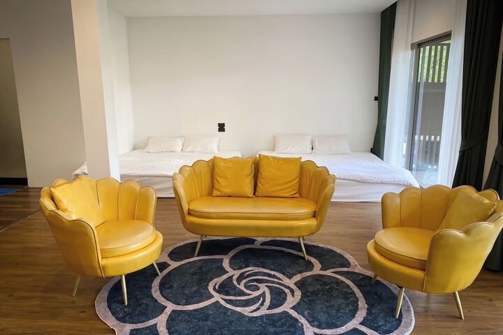 Room 27 of 68