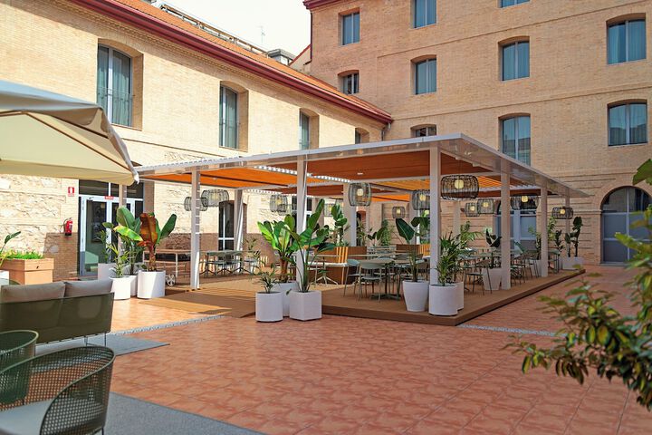 Hotel Exterior 44 of 45