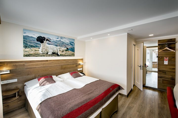 Room 2 of 47
