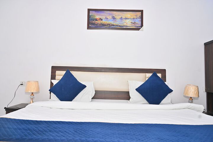 Room 3 of 27