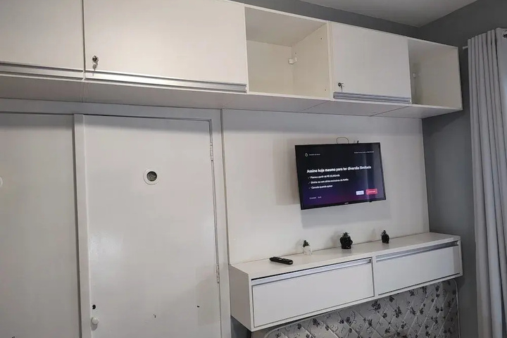 Room 6 of 13