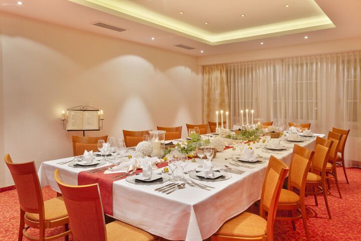 Dining 102 of 158