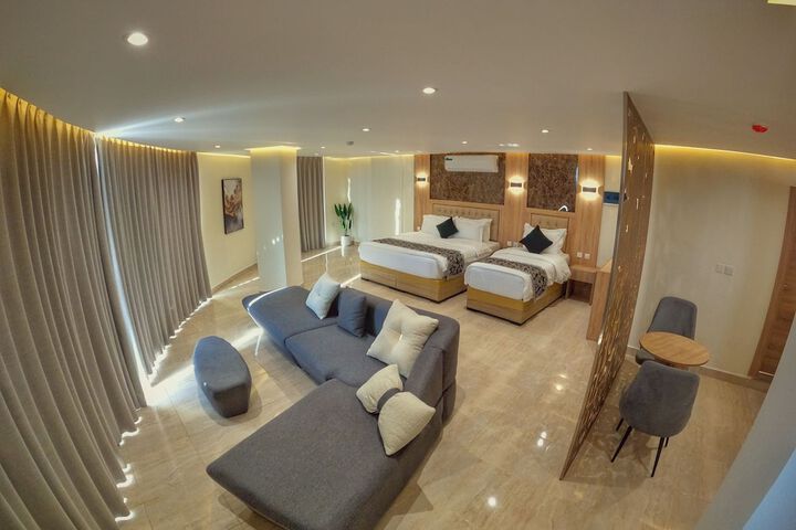 Room 11 of 30