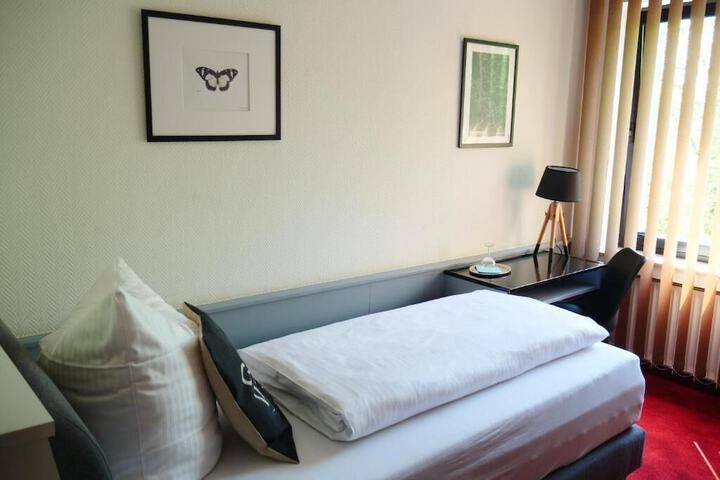 Room 14 of 42