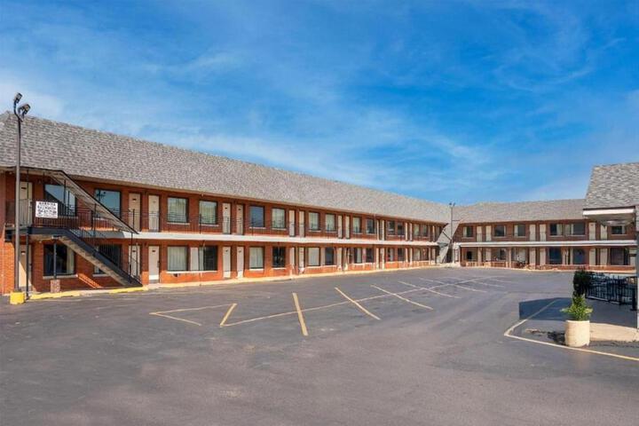 Photo of Hotel O Miami Inn & Suites Chicago Midway Airport