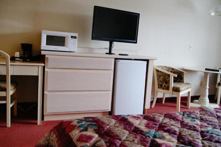 2 Queen Beds (11 of 12)