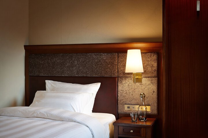 Room 15 of 223