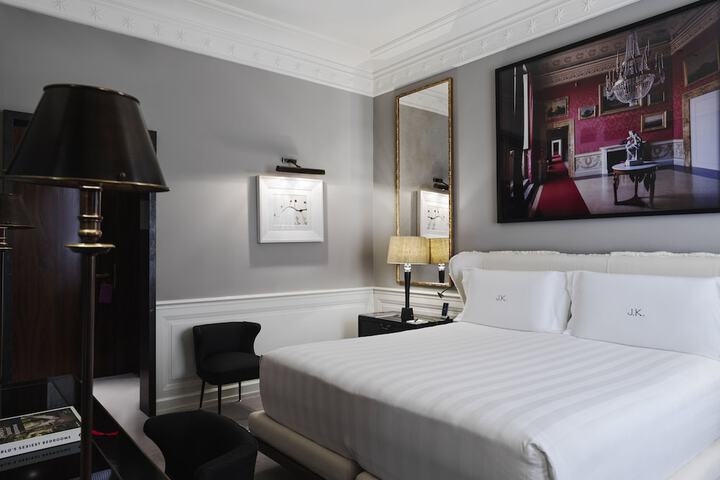 Room 84 of 221