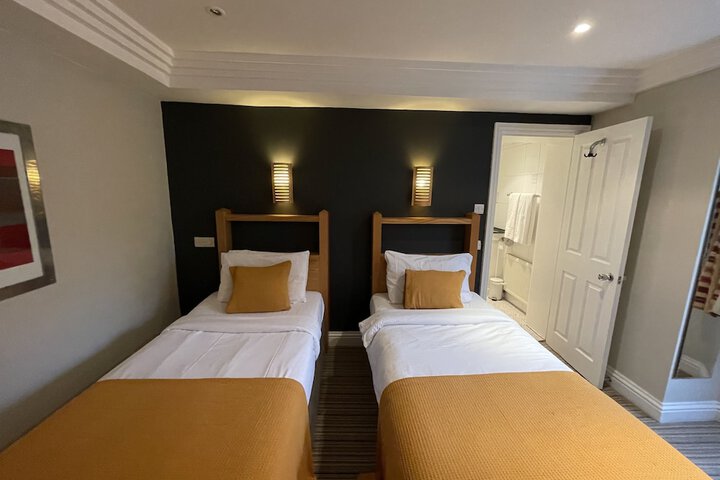 Room 19 of 39