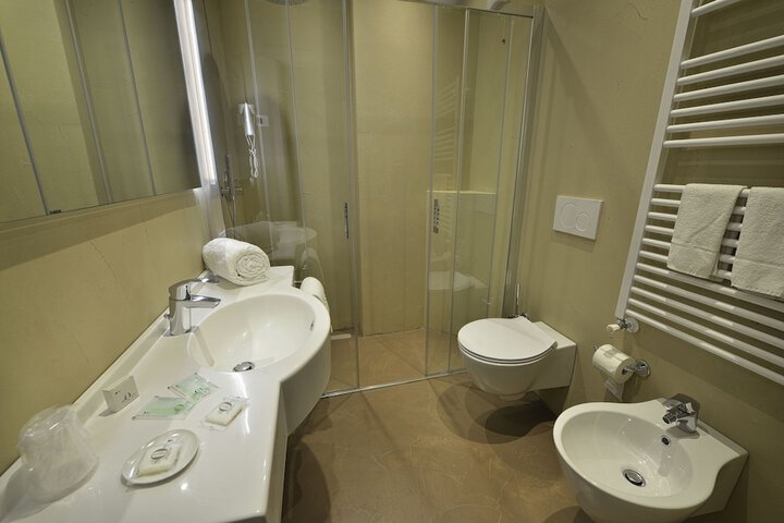 Room 40 of 77