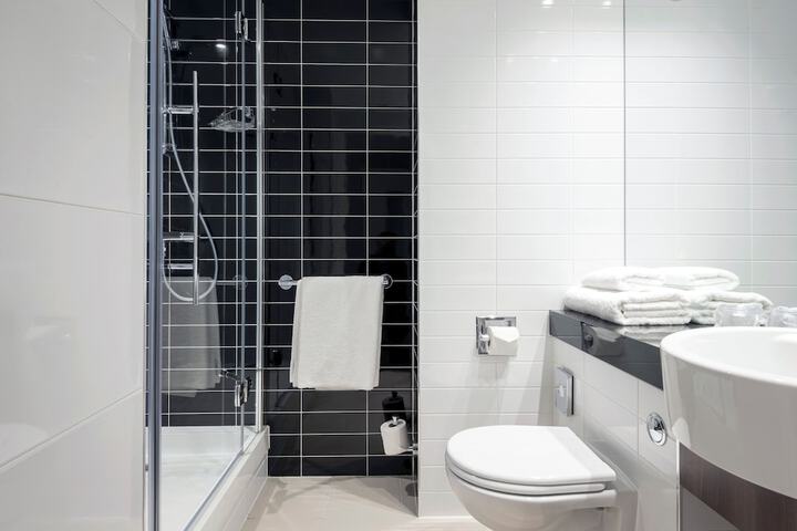 Room 32 of 74