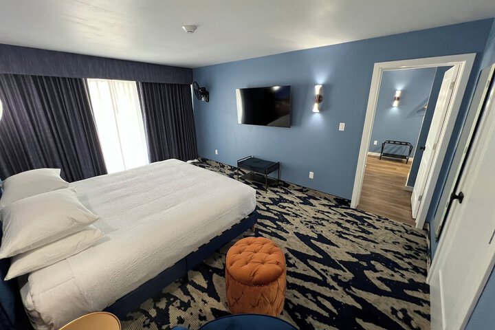 Room 13 of 66