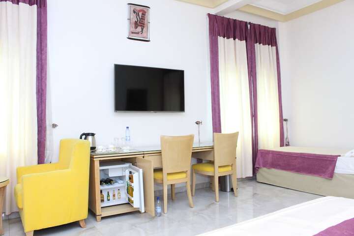 Room 9 of 42