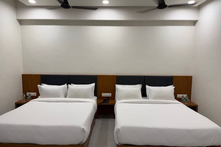 Room 7 of 12
