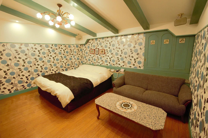 Room 9 of 10