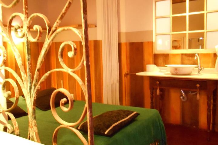Room 18 of 112