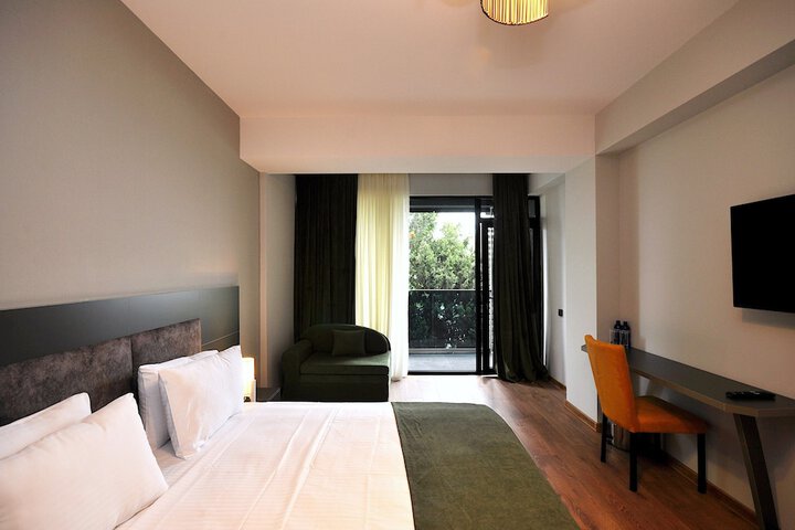 Room 12 of 34