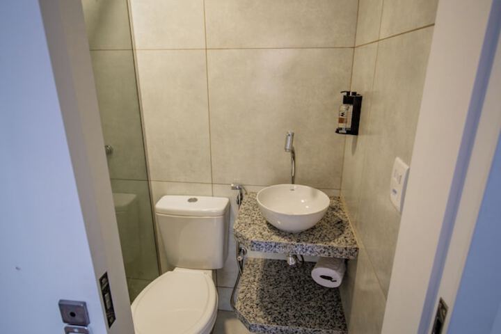 Room 8 of 10