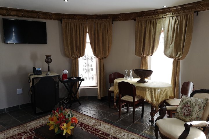 Room 4 of 73
