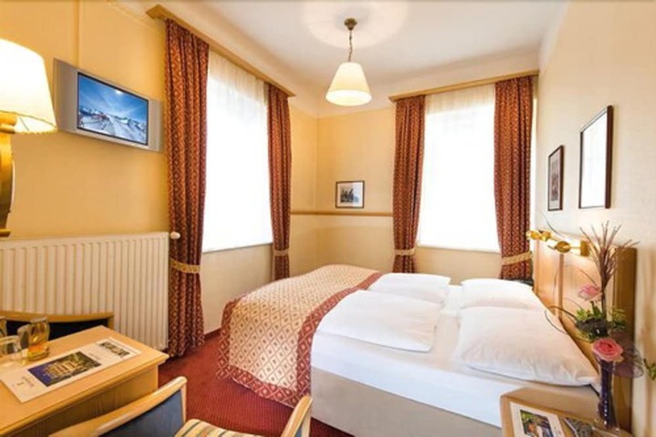 Room 5 of 36