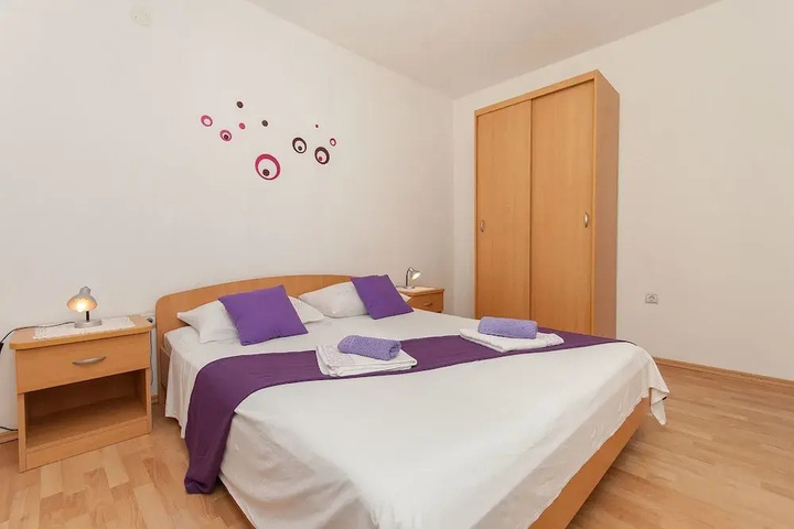 Room 3 of 10