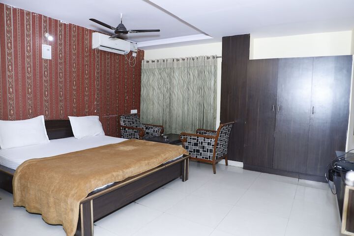 Room 14 of 38