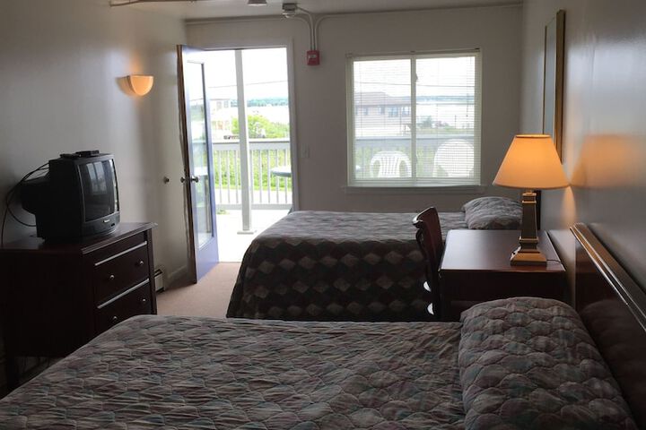 2 Double Beds (3 of 5)