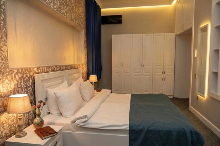 Room 9 of 21