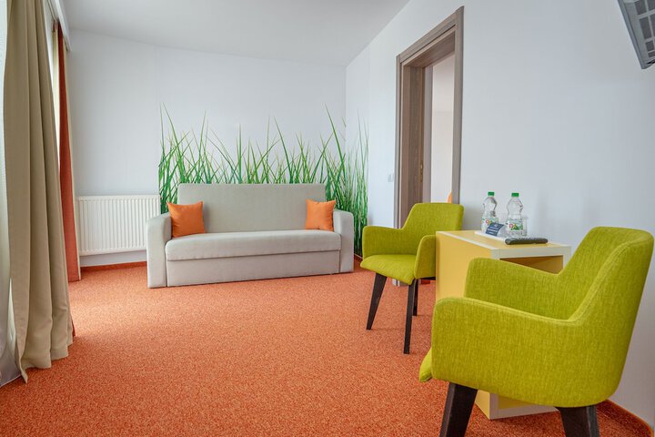 Room 5 of 95