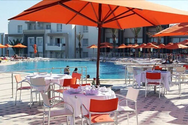 Pools & Facilities
