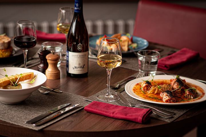 Dining 24 of 43