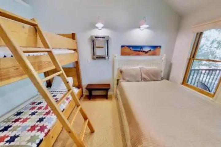 Room 6 of 16