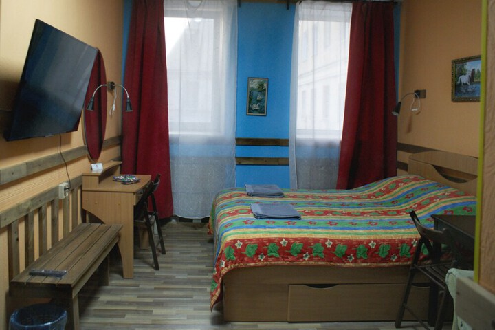 Room 6 of 93