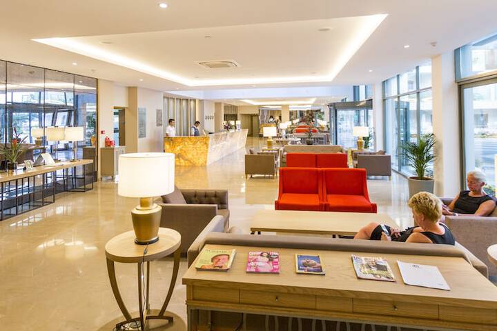 Entrance & Lobby